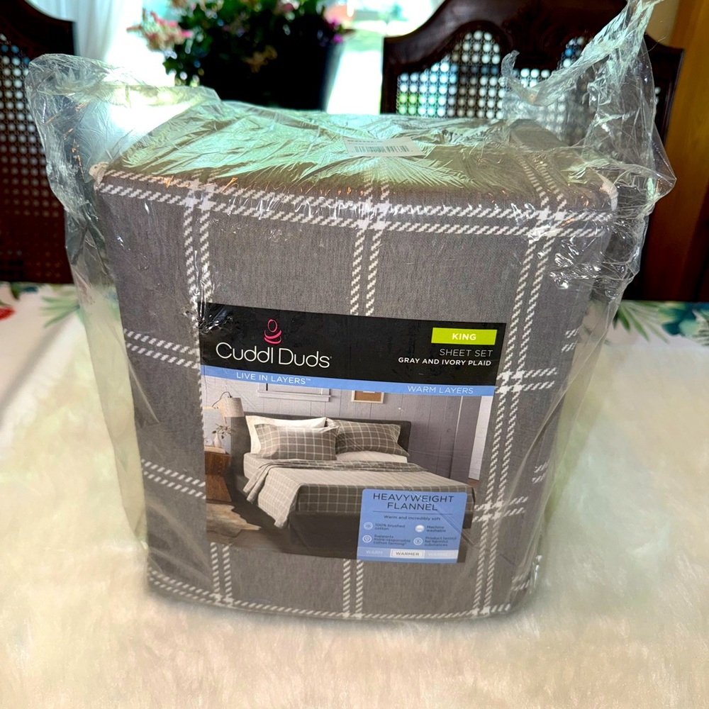 Cuddl Duds COTTON 4 Piece King size Flannel Sheet set Gray & White plaid NEW